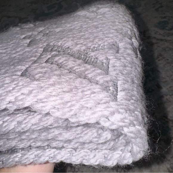 Louis Vuitton Gray Monogram Scarf - Picture 6 of 15